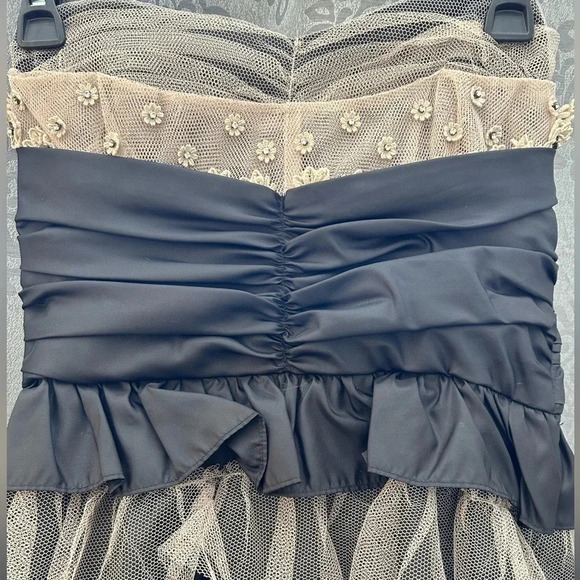 Vintage Betsey Johnson Black/Tan Layered Evening Dress. Size 6 - Picture 2 of 4